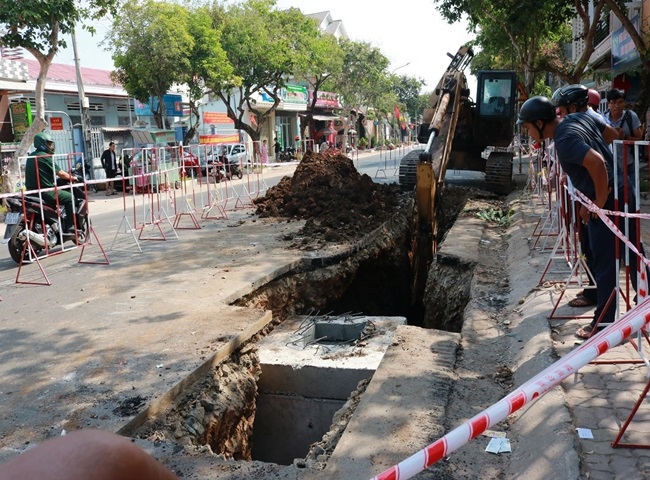 Dịch vụ đ&agrave;o đường cống tho&aacute;t nước Quận 10