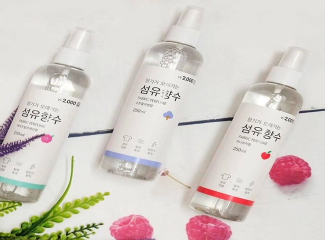 C&aacute;ch khử m&ugrave;i ẩm mốc quần &aacute;o với xịt khử m&ugrave;i
