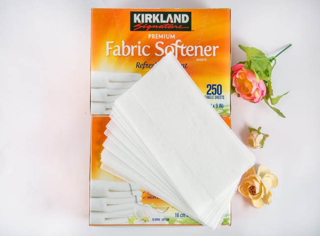 C&aacute;ch khử m&ugrave;i ẩm mốc quần &aacute;o bằng dryer sheets