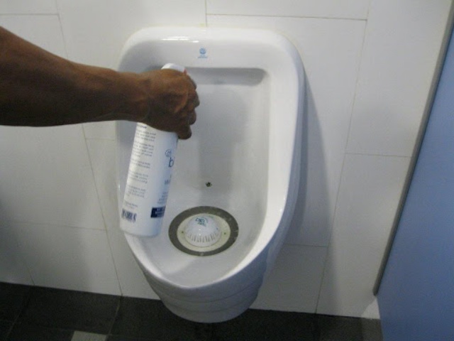 Thợ thông bồn tiểu nam quận 10 chuyên nghiệp