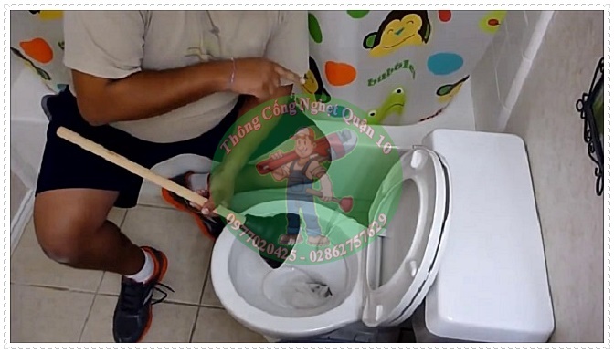 Nh&agrave; vệ sinh hay bồn cầu c&oacute; m&ugrave;i h&ocirc;i phải xử l&yacute; bằng c&aacute;ch n&agrave;o