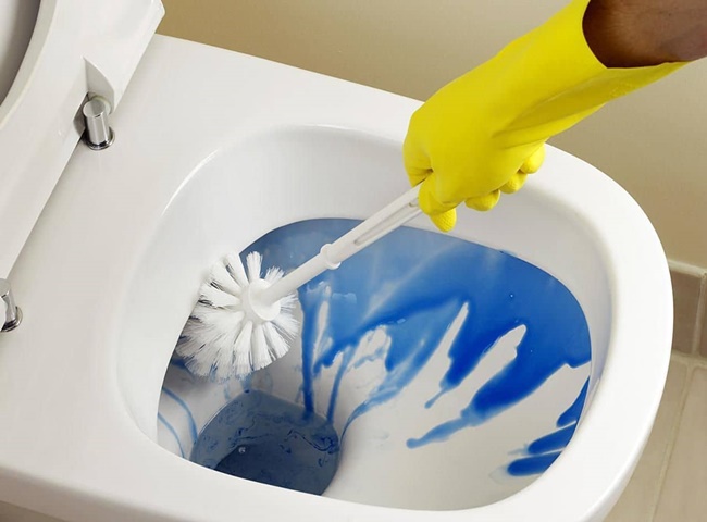 Cách sử dụng thuốc tẩy rửa bồn cầu